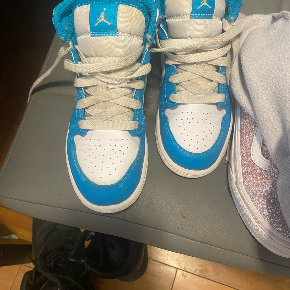 Jordan’s Nike 1 Mid SE white/legend blue
